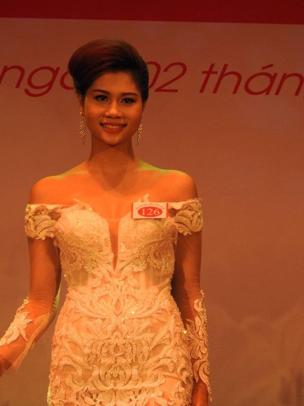 Th&iacute; sinh Người đẹp Ảnh Việt Nam lộng lẫy trong phần thi trang phục dạ hội