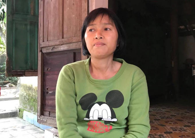 Chị Cúc trình bày sự việc.