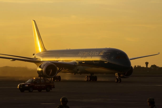 Nhận lời mời của Tổng thống Peru Pedro Paplo Kuczynsky, chiều 17/11 (theo giờ địa phương), tức sáng 18/11 (theo giờ Hà Nội), Chủ tịch nước Trần Đại Quang và Phu nhân cùng Đoàn đại biểu cấp cao Việt Nam đã tới thủ đô Lima (Peru), bắt đầu chuyến tham dự Tuần lễ Cấp cao lần thứ 24 của Diễn đàn hợp tác kinh tế châu Á-Thái Bình Dương (APEC) được tổ chức tại Lima, Peru, từ ngày 17-20/11. Phó Thủ tướng, Bộ trưởng Bộ Ngoại giao Phạm Bình Minh cũng có mặt trong đoàn đại biểu cấp cao đến Peru hôm nay.