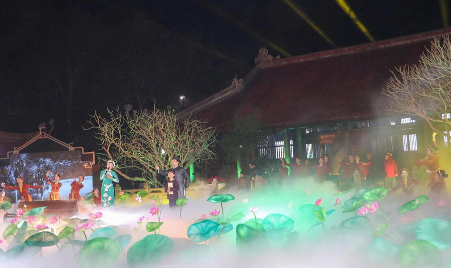 Văn nghệ chào mừng Chương trình cầu truyền hình tại điểm cầu Nghệ An.