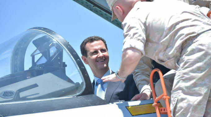Tổng thống Assad ngồi vào buồng lái của máy bay chiến đấu Su-35 của Nga .