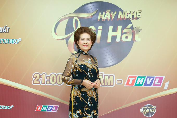 Thái Châu ganh tị Nguyễn Hưng khoe body chuẩn ở tuổi 63