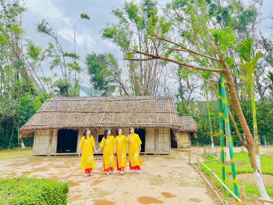 Sắc xuân trên quê hương Bác.