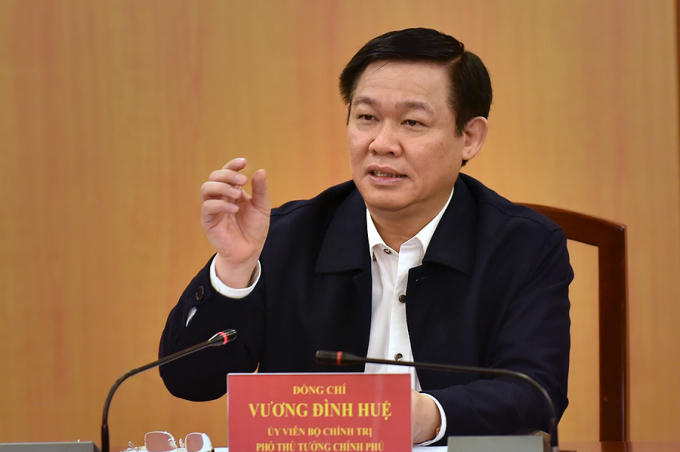 Ph&oacute; Thủ tướng Vương Đ&igrave;nh Huệ l&agrave;m việc với Bộ T&agrave;i ch&iacute;nh