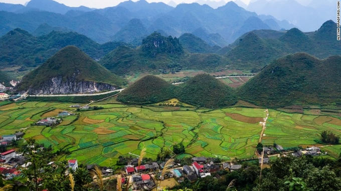 Núi đôi ở Cổng trời Quản Bạ, Hà Giang - ẢNh: CNN.