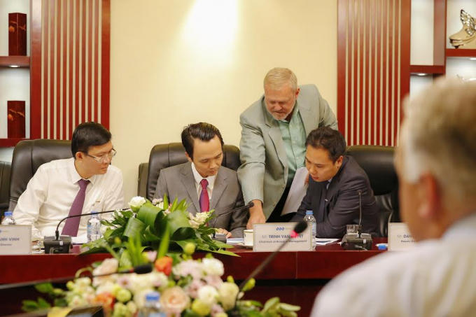 Ban lãnh đạo Tập đoàn FLC và đại diện hãng Boeing thỏa thuận về các điều kiện hợp tác tại buổi làm việc ngày 20/6 vừa qua.