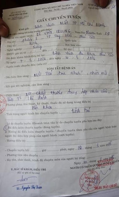 Giấy chuyển viện ghi tình trạng chấn thương mắt của anh Trung.