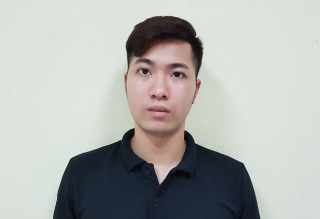 Đối tượng Nghiêm Hoàng Long tại cơ quan Công an.