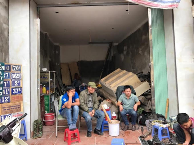 Công trình cải tạo, sửa chữa của gia đình bà Hạnh bị tố là bịt lối đi chung.