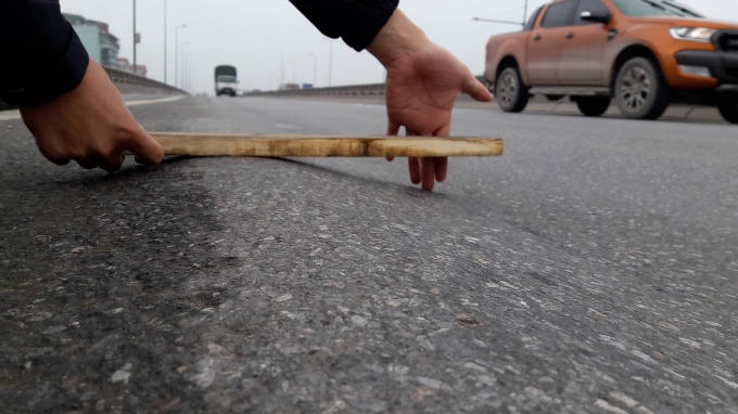 Những vệt hắn lún nghiêm trọng trên tuyến cao tốc Vành đai 3.