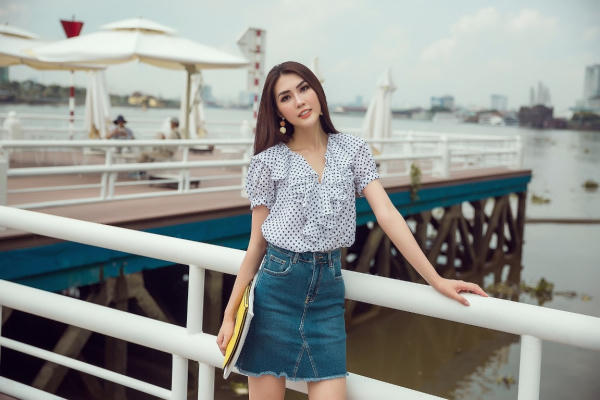 Có khả năng khiến những trang phục từ đơn giản cho tới cầu kì trở nên cuốn hút hơn mà lại không hề rối mắt, họa tiết chấm bi được phụ nữ khắp thế giới yêu thích và mến mộ.