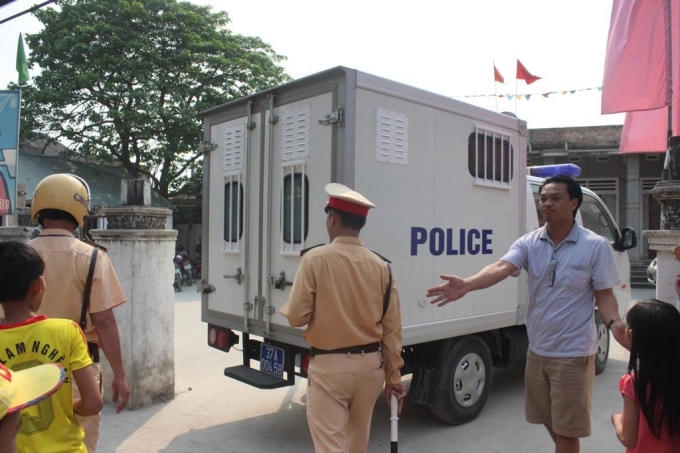 Đối tượng được khống chế và đưa về cơ quan điều tra.