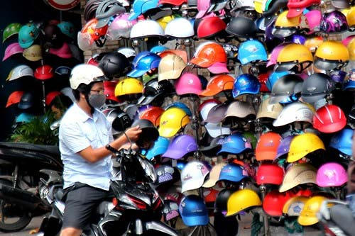 Từ 1/7, sản xuất và bán mũ bảo hiểm chưa đạt chuẩn sẽ bị phạt.
