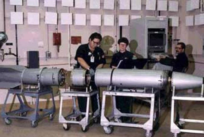 Mỹ h&agrave;i l&ograve;ng với loại bom hấp dẫn B61-12 mới