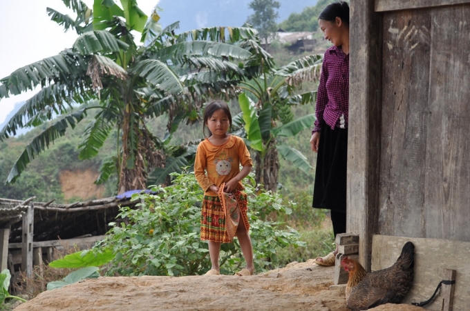 Manh áo mỏng chống trọi với cái rét mùa Đông.