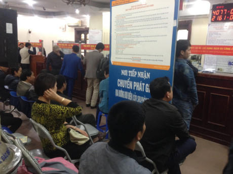 Người dân Hà Nội đổ xô đổi giấy phép lái xe do Thông tư số 58/2015 của Bộ Giao thông Vận tải