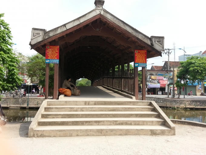 Cây cầu chỉ dành cho người đi bộ.