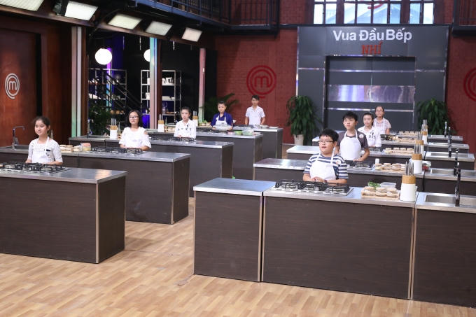 Các thí sinh chuẩn bị bước vào thử thách.