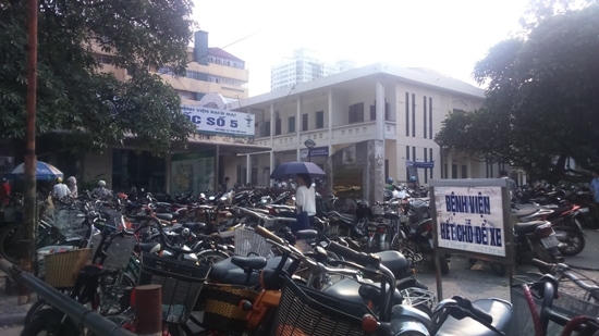 Đến ngày 1/10, khi bãi xe này đóng cửa, người bệnh và thân nhân họ có thể sẽ càng khó khăn trong việc tìm được một chỗ gửi xe thuận tiện.