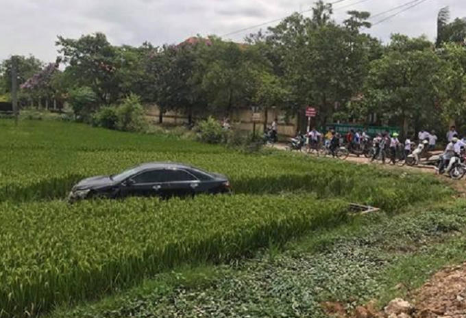 Chiếc ô tô gây tai nạn.