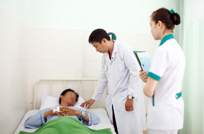 Anh Hoàng nhập viện trong tình trạng gãy của quý (Ảnh Vietnamnet.vn)