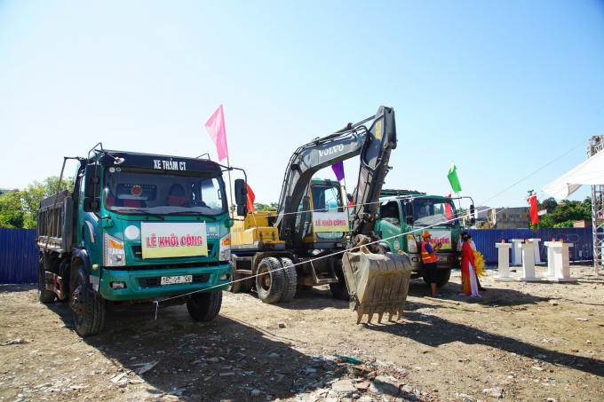 Máy móc đã sẵn sàng thi công dự án