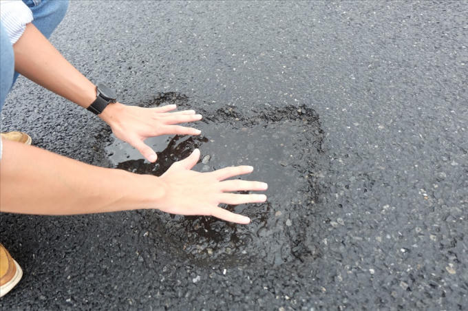 Những ổ gà trên cao tốc vẫn chưa được khắc phục, sửa chữa cho đến thời điểm 12.10.2018. Ảnh: Sơn Tùng.