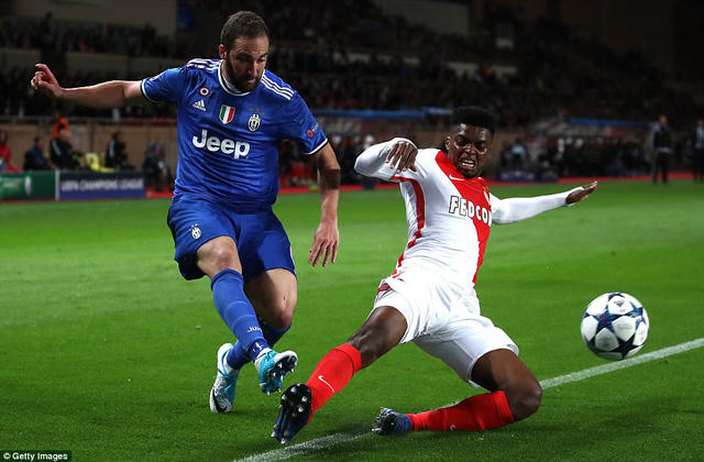 Cú đúp của Higuain đã nhấn chìm AS Monaco tại nước Pháp.