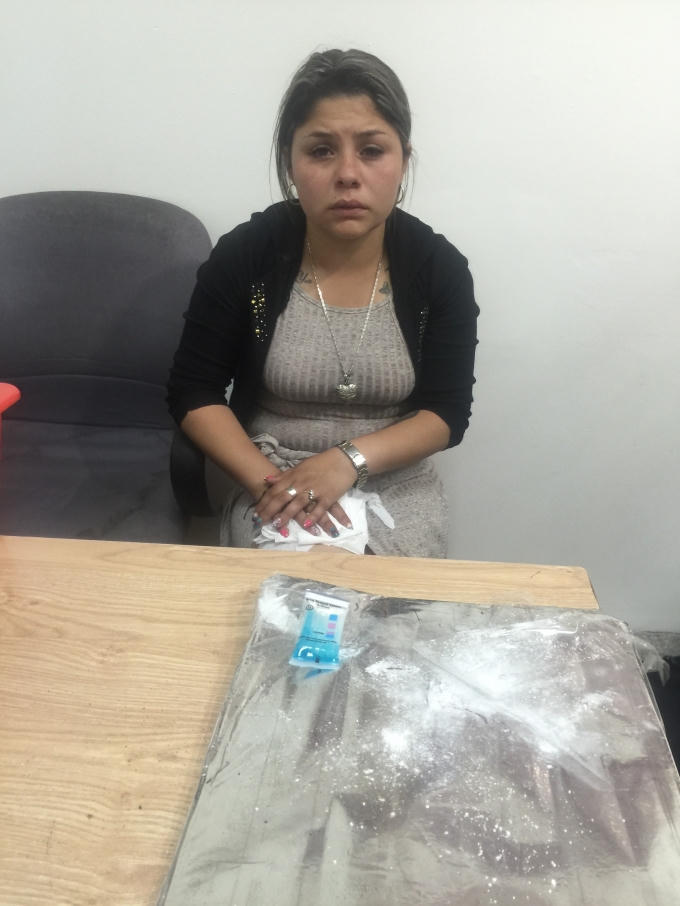 Soracipa Monroy Claudia Stephanny và tang vật.