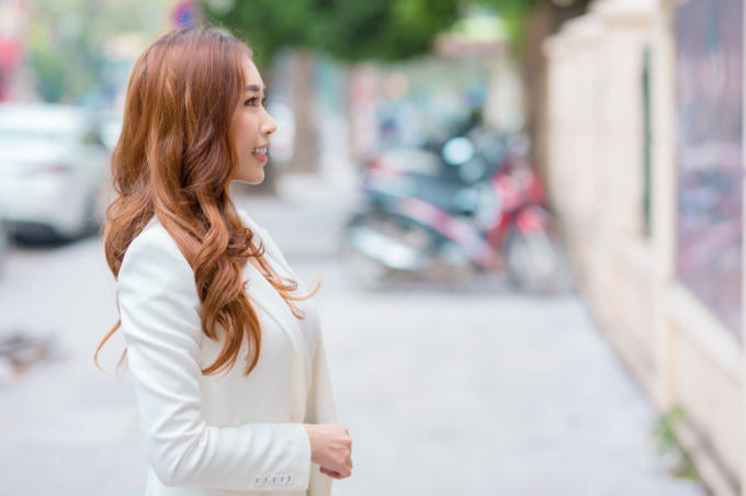 Hoa hậu Stella Đ&agrave;o thuyết tr&igrave;nh Bảo vệ đề t&agrave;i nghi&ecirc;n cứu khoa học