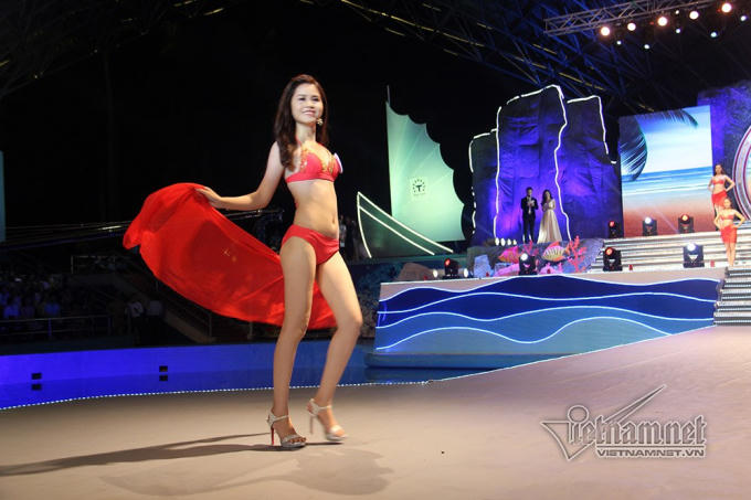 D&agrave;n người đẹp Hạ Long diện bikini khoe th&acirc;n h&igrave;nh bốc lửa