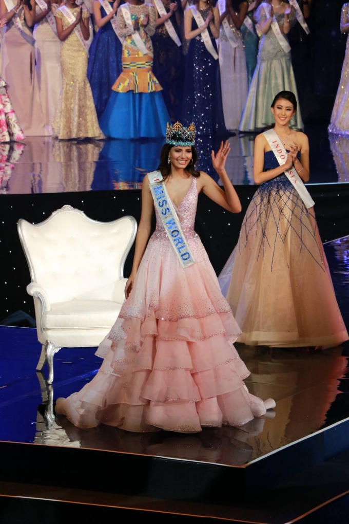 Cận cảnh nhan sắc tân Hoa hậu thế giới 2016