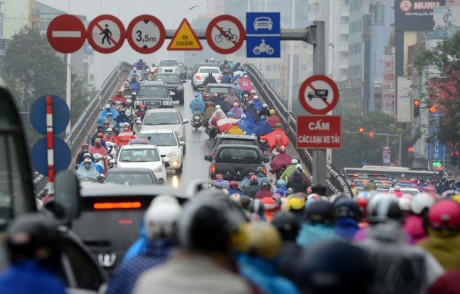 Sẽ xử phạt các phương tiện cố tình vào làn ưu tiên buýt nhanh bằng camera. Ảnh: Tiến Tuấn - Lê Hiếu.