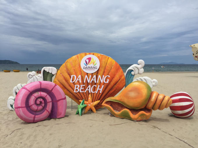 Bãi biển Phạm Văn Đồng nơi tổ chức lễ hội thả diều.. (Ảnh: Phương Thảo )