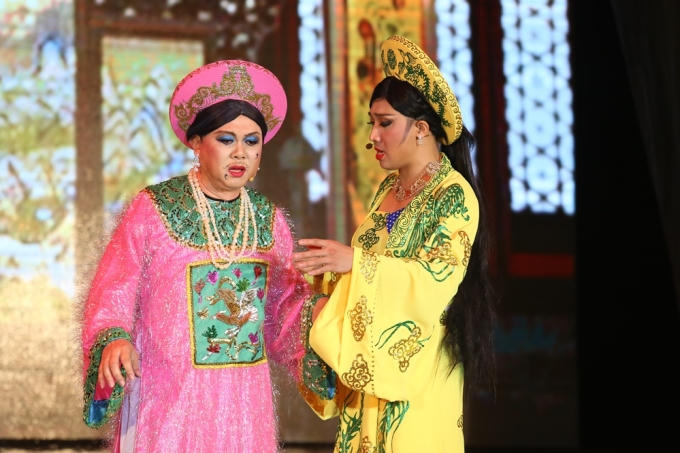 Trấn Thành trổ tài diễn tuồng, ca cải lương trong đêm liveshow kỉ niệm 10 năm vào nghề