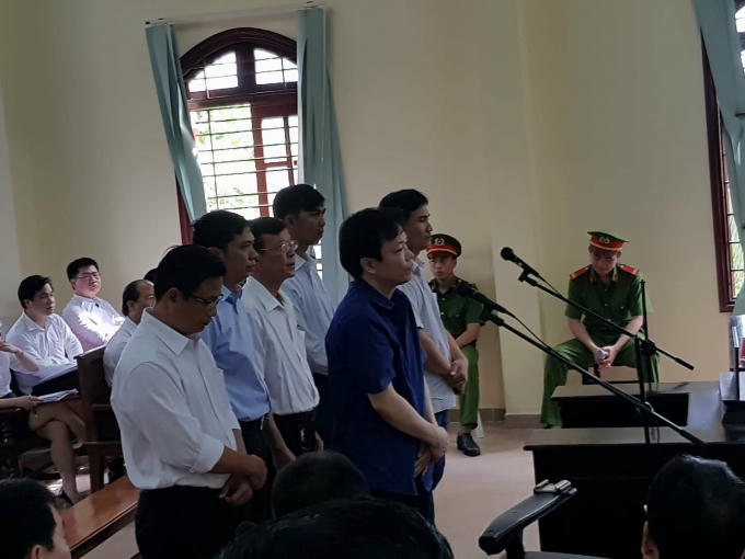 Các bị cáo trước phiên toà.