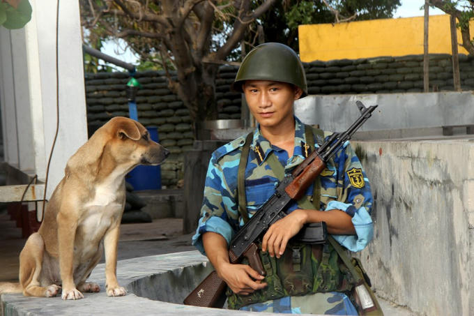 Đội đặc nhiệm đêm tỉnh hơn ngày ở Trường Sa