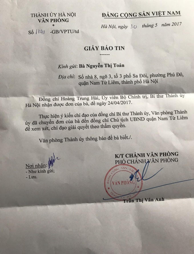 Giấy báo tin của Văn phòng Thành ủy Hà Nội gửi người dân.