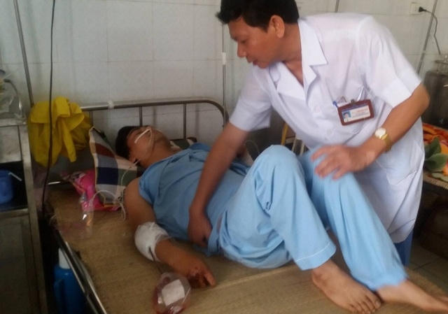 Tài xê xe ôm NGuyễn Đình Đoàn hiện đang hồi phục sức khỏe tại bệnh viện đa khoa Thanh Hóa. (Ảnh: A.Thắng)