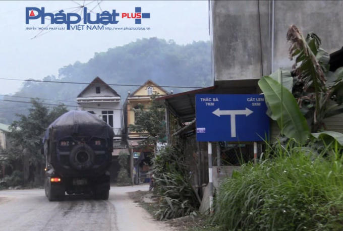 Xe có ngọn rẽ theo hướng Thác Bà về Tuyên Quang.