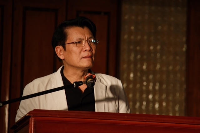 NSND Nguyễn Quang Vinh thay mặt Hội đồng Giám khảo tổng kết cuộc thi.