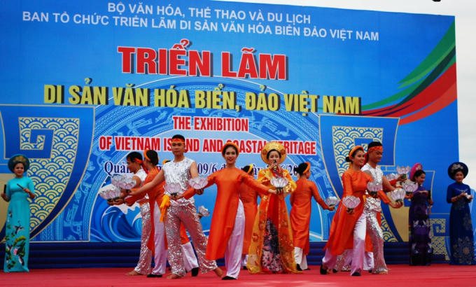 Âm hưởng nhạc cung đình của đoàn Huế.
