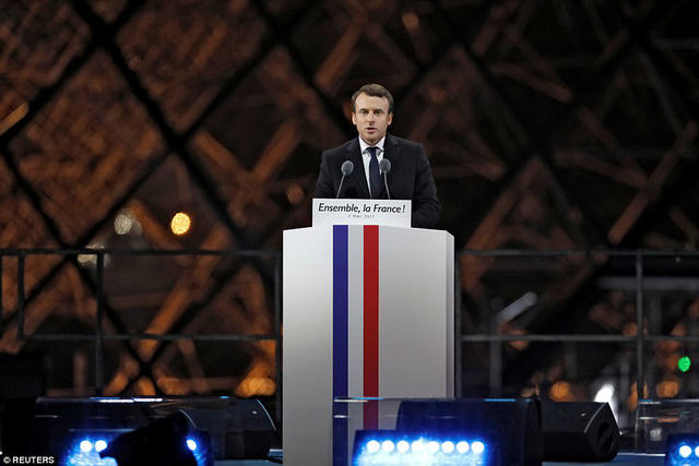 Ngay sau khi kết quả được công bố, ông Macron đã có bài phát biểu trước công chúng ở Paris. Ông nói: “Chúng ta đã làm được điều chưa từng có tiền lệ, với một mức độ chưa từng có. Tất cả mọi người đều nói rằng điều đó là không thể. Nhưng họ chưa biết thế nào là nước Pháp. Cảm ơn các bạn vì sự quyết tâm và cả những khó khăn mà các bạn đã vượt qua. Các bạn đã chiến thắng. Nước Pháp đã chiến thắng". (Ảnh: Reuters)