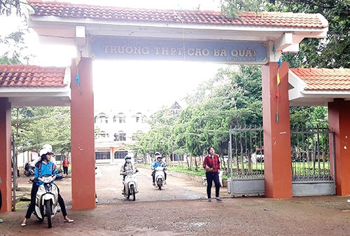 Trường THPT Cao Bá Quát đã dừng dạy thêm, học thêm sau khi Thanh tra Sở kết luận có sai phạm. Ảnh: Kh.Uyên.