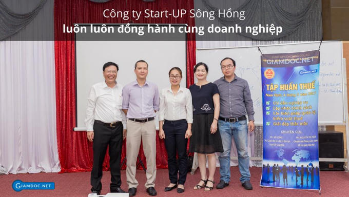 Ban Lãnh đạo của Start-UP Sông Hồng và Chuyên gia Cục Thuế tỉnh Nam Định.
