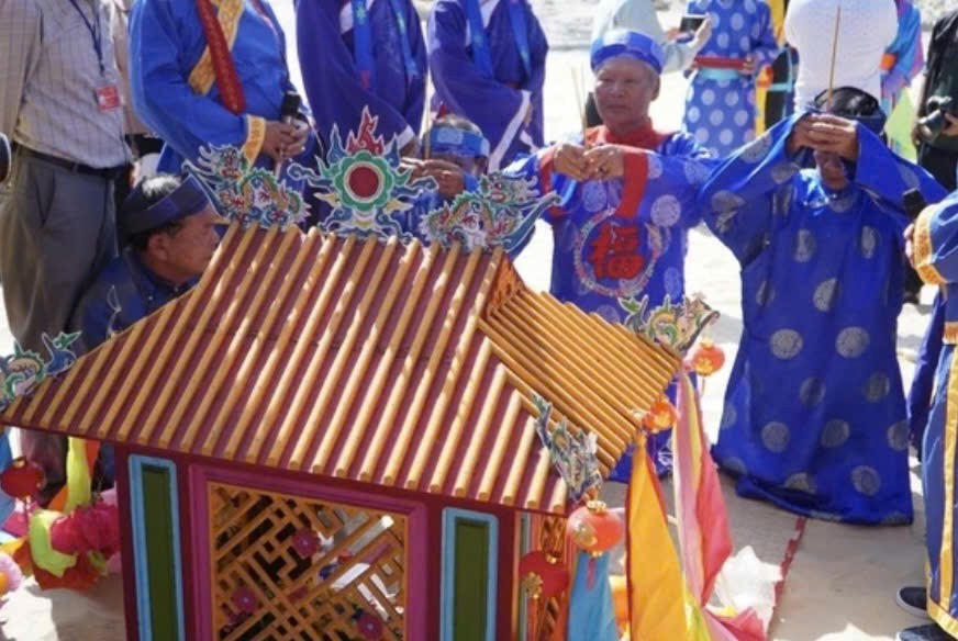 Lễ hội cầu ngư vạn đầm Xương Lý đã xuất hiện hơn 200 năm trước. Ảnh: Đ. N