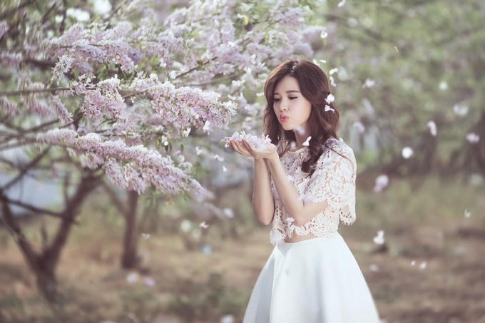 Đốn tim với những khoảnh khắc đẹp tựa công chúa của Midu