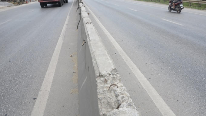 Lan can tr&ecirc;n quốc lộ 1A tiếp tục &ldquo;bốc hơi&rdquo;: Đừng để