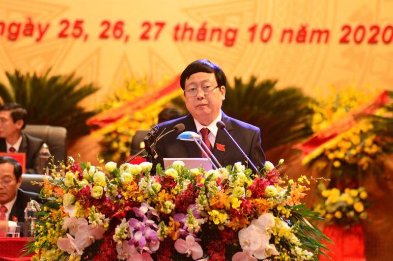 Đồng chí Nguyễn Dương Thái, Chủ tịch UBND tỉnh Hải Dương trình bày Báo cáo Chính trị tại Đại hội.