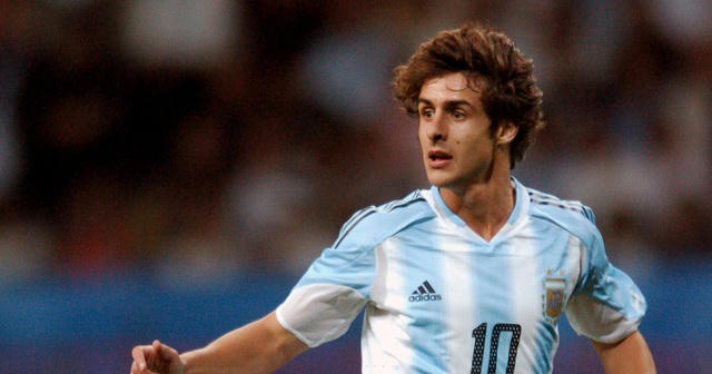 Bóng đá Argentina cũng là cái nôi sản xuất ra nhiều thế hệ cầu thủ tài năng. Màn trình diễn xuất sắc của nhiều cầu thủ Argentina khiến không ít trong số họ được khen tặng là